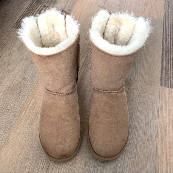 ugg bailey bow II boot in chestnut size